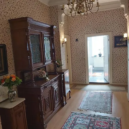 Chateau Lambert Moulinsart Hotel, Shuttle Airport, Long Term Parking, Snooker, Large Terrasse, Dinner, Breakfast Ξενοδοχείο *