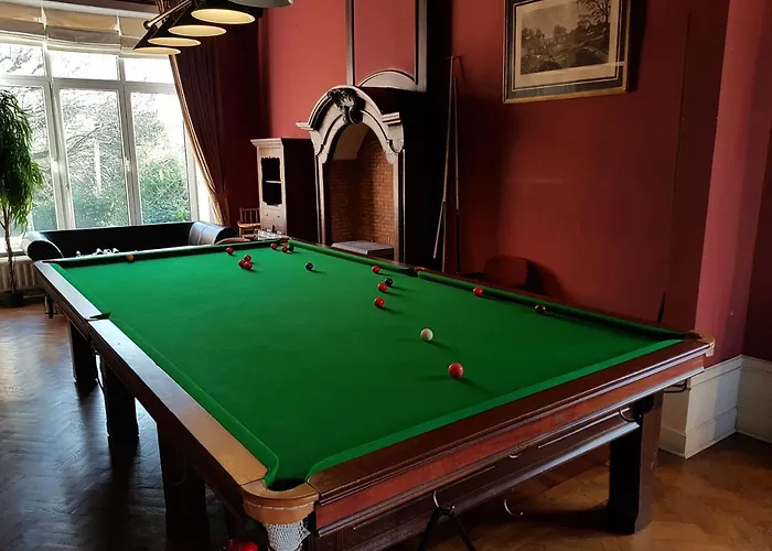 Hotel Château Lambert Hotel-resto-parking-shuttle, A 1 Ha Oasis At 8 Min From Crl Airport Without Any Noise Charleroi