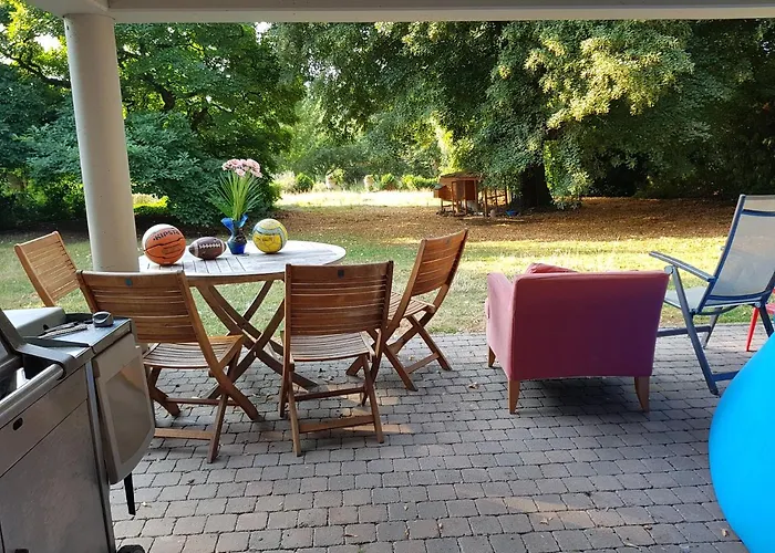 Château Lambert Hotel-resto-parking-shuttle, A 1 Ha Oasis At 8 Min From Crl Airport Without Any Noise *