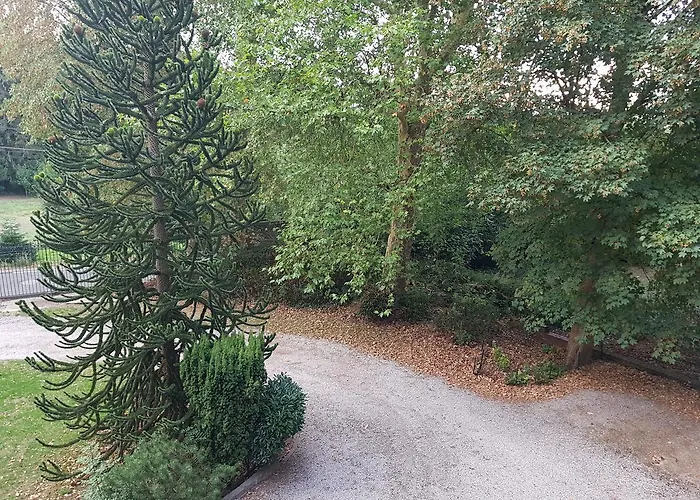 Château Lambert Hotel-resto-parking-shuttle, A 1 Ha Oasis At 8 Min From Crl Airport Without Any Noise