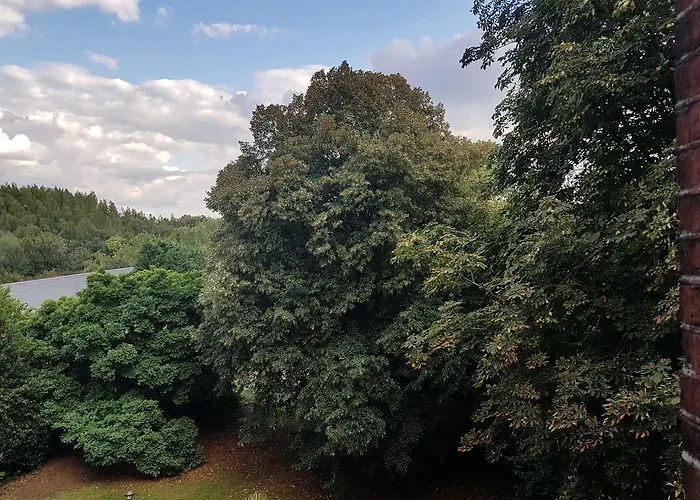 Hotel Château Lambert Hotel-resto-parking-shuttle, A 1 Ha Oasis At 8 Min From Crl Airport Without Any Noise Charleroi