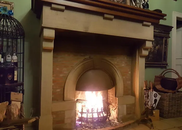 Château Lambert Hotel-resto-parking-shuttle, A 1 Ha Oasis At 8 Min From Crl Airport Without Any Noise Charleroi