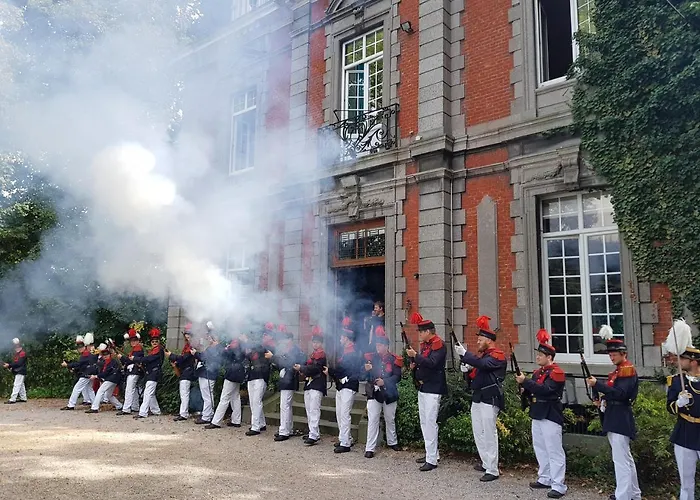 Château Lambert Hotel-resto-parking-shuttle, A 1 Ha Oasis At 8 Min From Crl Airport Without Any Noise Charleroi