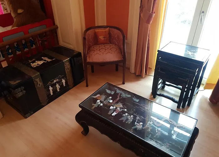 Château Lambert Hotel-resto-parking-shuttle, A 1 Ha Oasis At 8 Min From Crl Airport Without Any Noise Charleroi