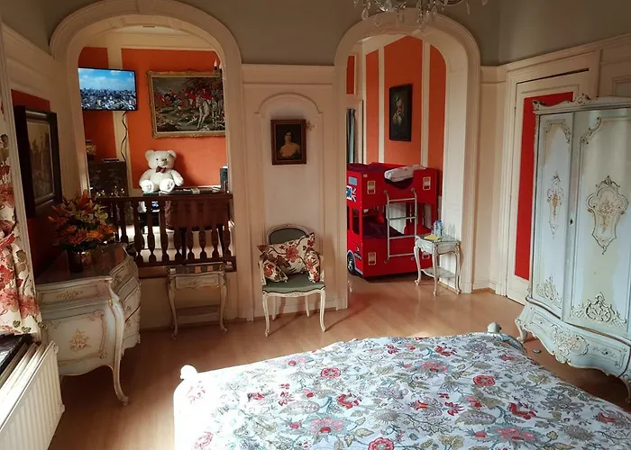 Château Lambert Hotel-resto-parking-shuttle, A 1 Ha Oasis At 8 Min From Crl Airport Without Any Noise