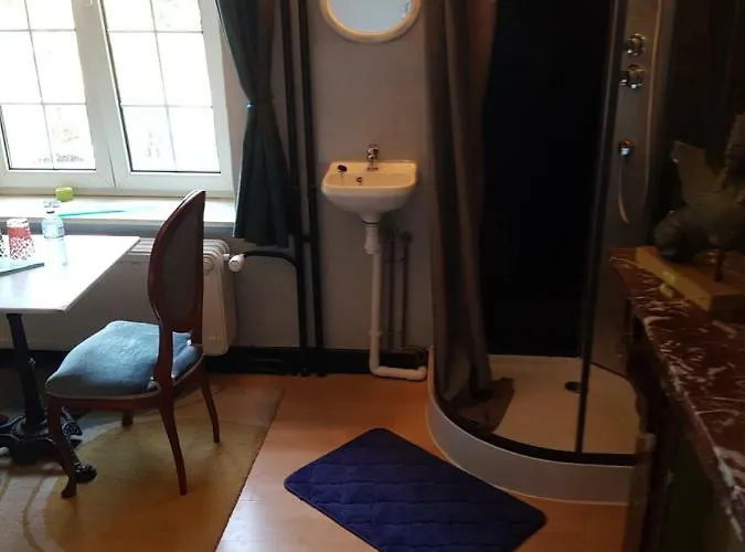 Château Lambert Hotel-resto-parking-shuttle, A 1 Ha Oasis At 8 Min From Crl Airport Without Any Noise