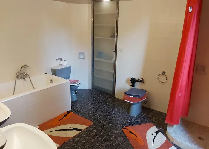 Hotel Château Lambert Hotel-resto-parking-shuttle, A 1 Ha Oasis At 8 Min From Crl Airport Without Any Noise